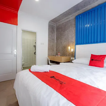 Reddoorz Plus At Jalan Gatot Subroto Jakarta